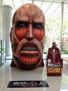 「進撃の巨人」実物大頭部が都内に出現!?場所を特定せよ
