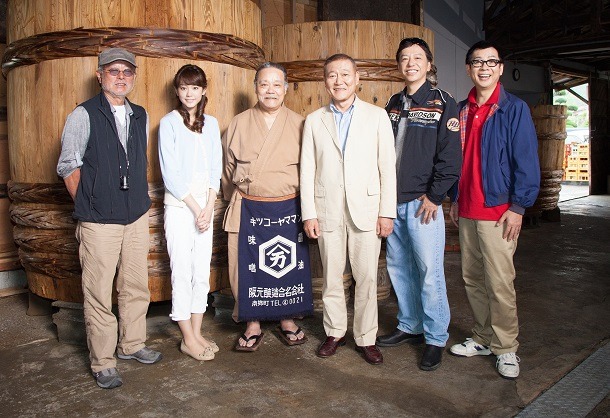 映画「あさひるばん」のキャスト。左から、やまさき十三、桐谷美玲、西田敏行、國村隼、板尾創路、山寺宏一。