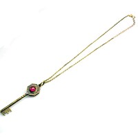 「ジョジョの奇妙な冒険」第5部に登場した鍵を再現したネックレス「キラッキラリ」(c)LUCKY LAND COMMUNICATIONS / SHUEISHA