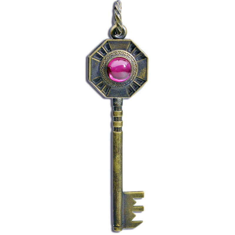 「ジョジョの奇妙な冒険」第5部に登場した鍵を再現したネックレス「キラッキラリ」(c)LUCKY LAND COMMUNICATIONS / SHUEISHA