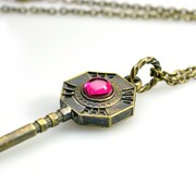 「ジョジョの奇妙な冒険」第5部に登場した鍵を再現したネックレス「キラッキラリ」(c)LUCKY LAND COMMUNICATIONS / SHUEISHA