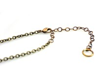 「ジョジョの奇妙な冒険」第5部に登場した鍵を再現したネックレス「キラッキラリ」(c)LUCKY LAND COMMUNICATIONS / SHUEISHA