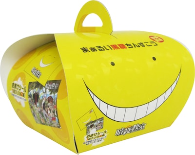 殺せんせーの顔のように、丸い形をしたちんすこうが入った「暗殺教室 まぁるい黒糖ちんすこう」。