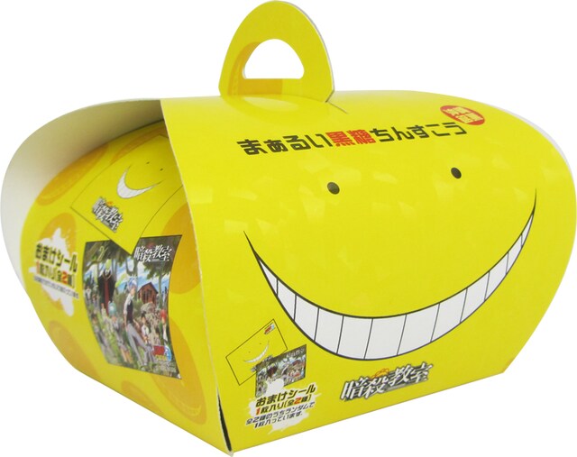 殺せんせーの顔のように、丸い形をしたちんすこうが入った「暗殺教室 まぁるい黒糖ちんすこう」。