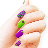 「EVA CoordiNail by VlliVlli B-Type（初号機）」の装着イメージ。(c)khara