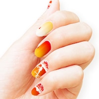 「EVA CoordiNail by VlliVlli F-Type（波打際）」の装着イメージ。(c)khara