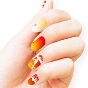 「EVA CoordiNail by VlliVlli F-Type(波打際)」の装着イメージ。(c)khara