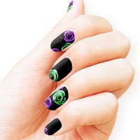 「EVA CoordiNail by VlliVlli G-Type（薔薇）」の装着イメージ。(c)khara