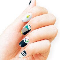 「EVA CoordiNail by VlliVlli E-Type（カヲル）」の装着イメージ。(c)khara