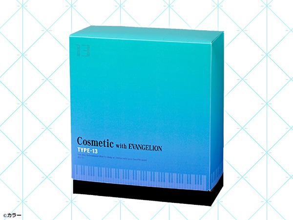 「Cosmetic with EVANGELION 2WAY フレグランスミスト TYPE-13」パッケージ。裏面にはシンジとカヲルのイラストが描かれている。(c)カラー