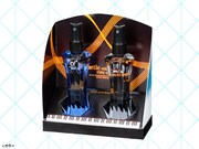 「Cosmetic with EVANGELION 2WAY フレグランスミスト TYPE-13」を箱に収めた様子。(c)カラー