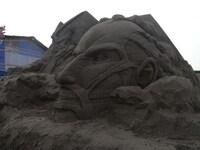 7月31日時点での「進撃の巨人」サンドアートの様子。（写真は制作過程段階のもの）