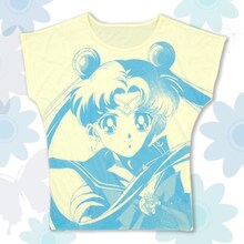 「美少女戦士セーラームーン フルプリント ドルマンTシャツ face柄 ライトイエロー」(C)Naoko Takeuchi(C)武内直子・PNP・東映アニメーション