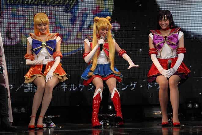 製作発表会見でのトークの様子。