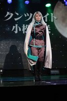 クンツァイト役の小松美咲。