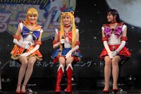 製作発表会見でのトークの様子。