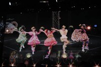 ニコファーレでは、ももいろクローバーZが日産スタジアムにて「ムーンライト伝説」を歌唱する様子が生中継された。