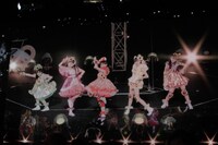 ニコファーレでは、ももいろクローバーZが日産スタジアムにて「ムーンライト伝説」を歌唱する様子が生中継された。