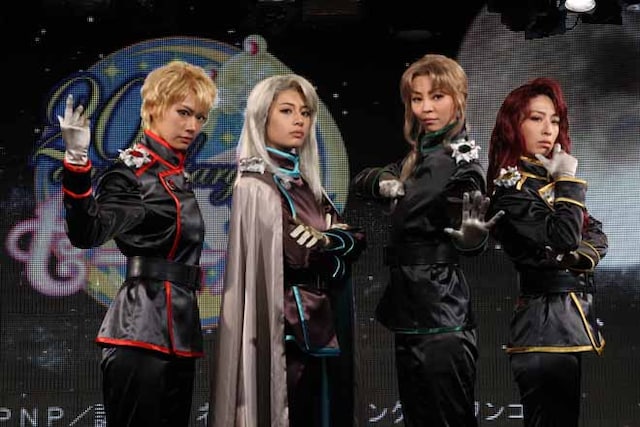 ミュージカル「美少女戦士セーラームーン -La Reconquista-」にて四天王を演じるキャストたち。（左から）ジェダイト役のルウト、クンツァイト役の小松美咲、ゾイサイト役の彩夏涼、ネフライト役のコロ。