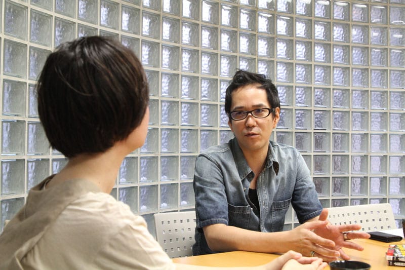 宮城理子（左）と神山健治監督（右）。