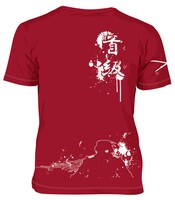 「ドリフターズ」の「島津豊久Tシャツ」赤のバック。サイズはS～LLの4段階。3500円。