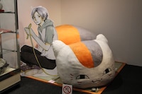 ニャンコ先生のぬいぐるみは2mと特大サイズ。