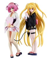 左がA賞「モモ 浴衣フィギュア」、右がD賞「金色の闇 浴衣フィギュア」(C)FURYU CORPORATION 2013. All Rights Reserved. (C)矢吹健太朗・長谷見沙貴／集英社・とらぶるダークネス製作委員会