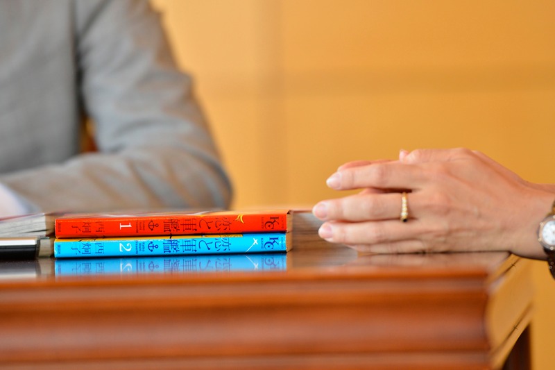 鏡リュウジと西炯子による対談の風景。