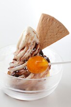 「蔵のゑ」ニャンペローナのハート高鳴るキラメキチョコレートパフェ☆（キャンディーバー付） (c)御巫桃也/一迅社・カーニヴァル製作委員会