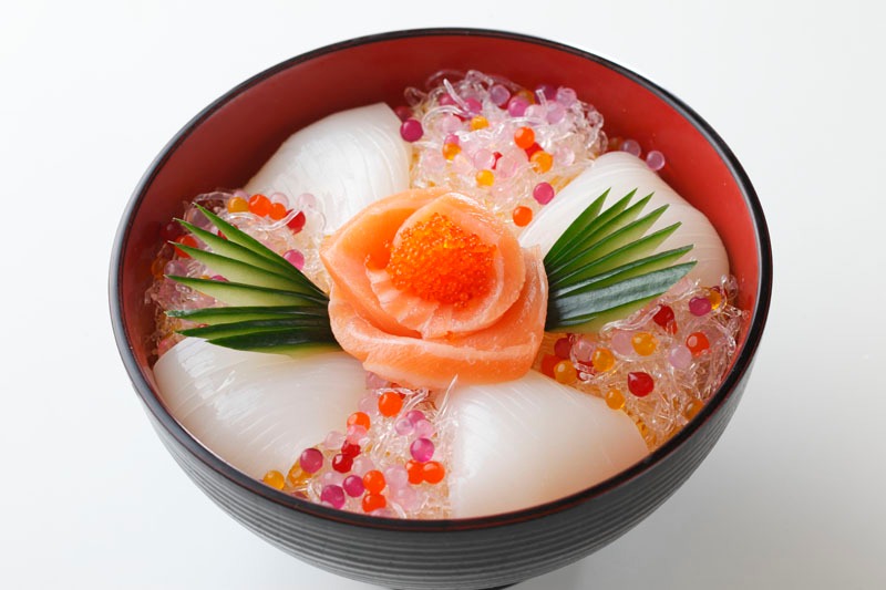 「 江戸寿司」イヴァの輝く宝冠の女王丼 (c)御巫桃也/一迅社・カーニヴァル製作委員会