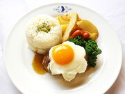 「花丸ハンバーグプレート」900円（ドリンクセット 1100円） (c)PEACH-PIT・集英社／ローゼンメイデン製作委員会