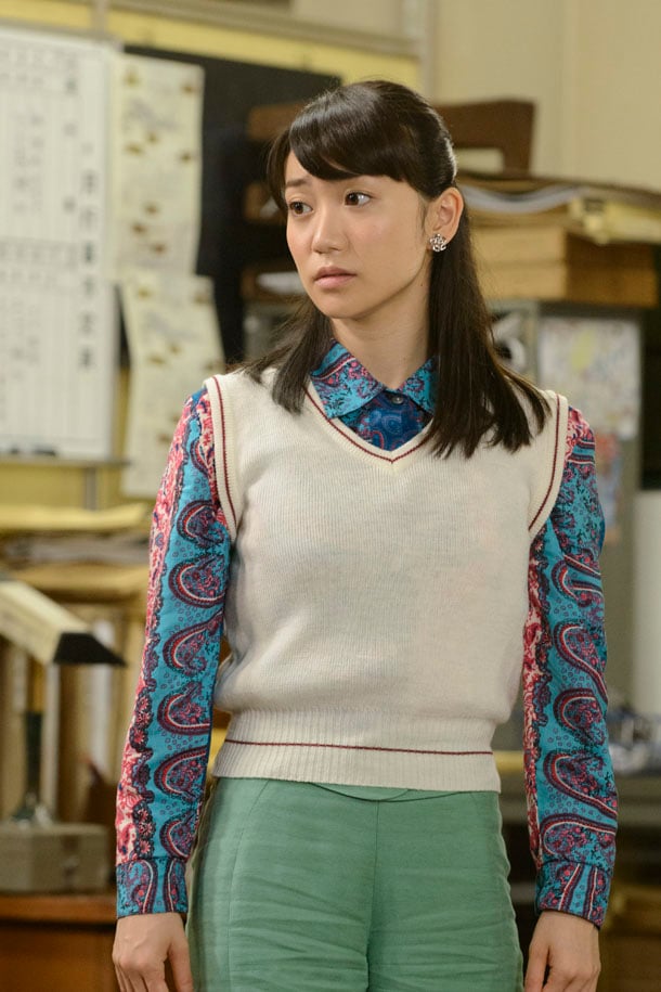 手塚治虫のもとにタイムスリップするドラマオリジナルのキャラクター・小田町咲良を演じるAKB48の大島優子。