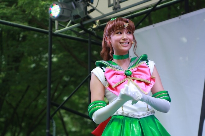 セーラージュピター役の高橋ユウ。