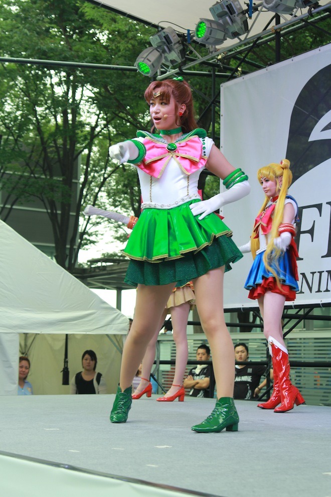 セーラージュピター役の高橋ユウ。