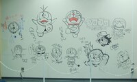 コロコロコミックの作家たちによる「ドラえもん」や「オバケのQ太郎」のラクガキ。