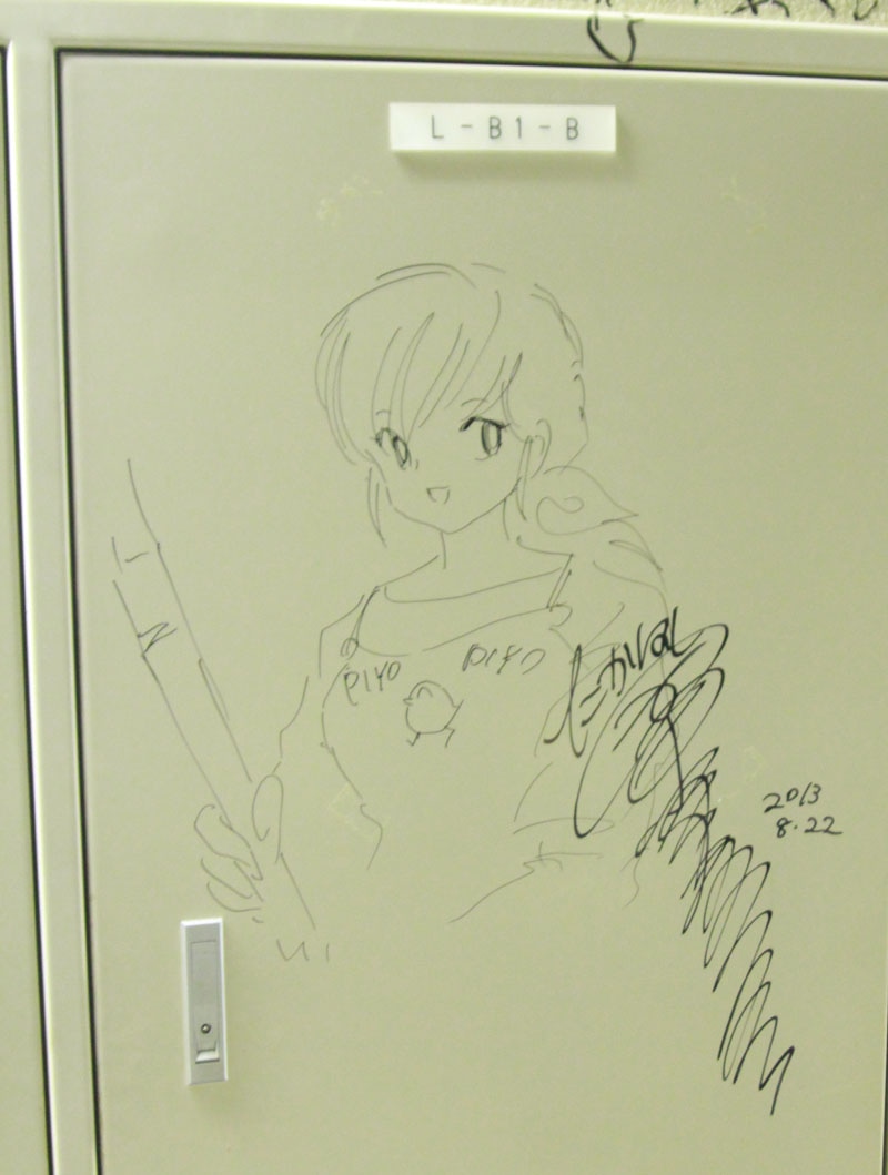 小学館ビル地下1階通路のラクガキ。