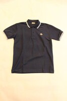 火の鳥のワンポイントがあしらわれたポロシャツ