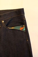 火の鳥がデザインされたパンツ