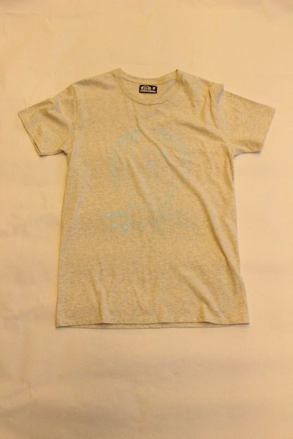 火の鳥がデザインされたTシャツ