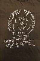 火の鳥がデザインされたTシャツ