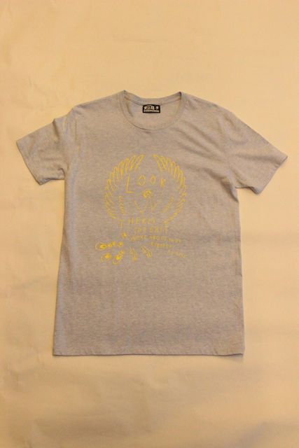 火の鳥がデザインされたTシャツ