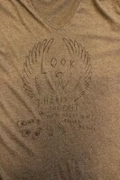 火の鳥がデザインされたTシャツ