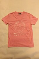 火の鳥がデザインされたTシャツ