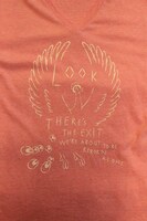 火の鳥がデザインされたTシャツ