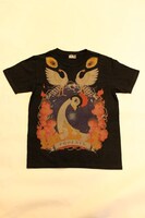 火の鳥がデザインされたTシャツ