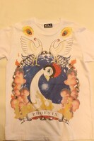 火の鳥がデザインされたTシャツ