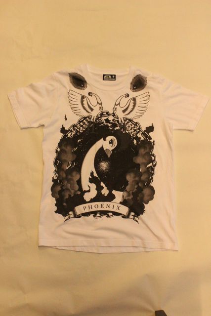 火の鳥がデザインされたTシャツ