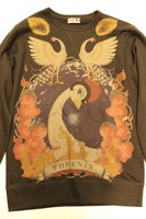 火の鳥がデザインされたスウェット