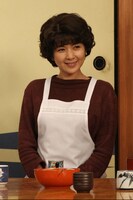 お母さんを演じる飯島直子。