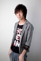 小湊春市役の花江夏樹。